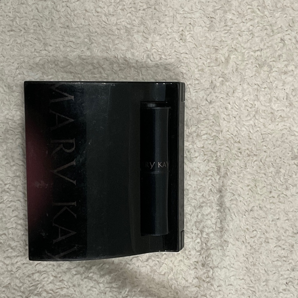 Mary Kay Elegant Black Makeup Compact